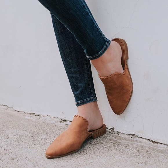 LAST ONE✨ Tan Mules Braided Trim, Vegan Leather - Picture 4 of 4